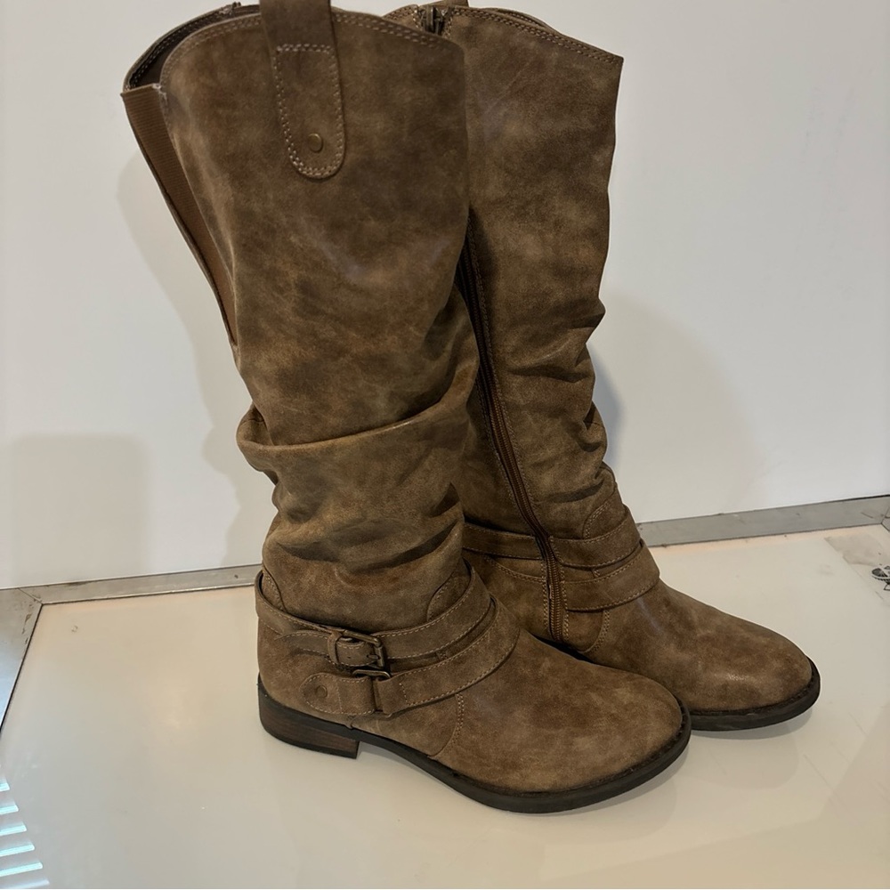 Limelight boots, Madison taupe, knee hi zip up slouch style 8 medium